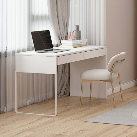 Современная мебель Белый письменный стол аналог ИКЕА МИККЕ (IKEA MICKE), купить недорого в фирменном салоне магазине «Моя Мебель», всего за 14 990 руб.